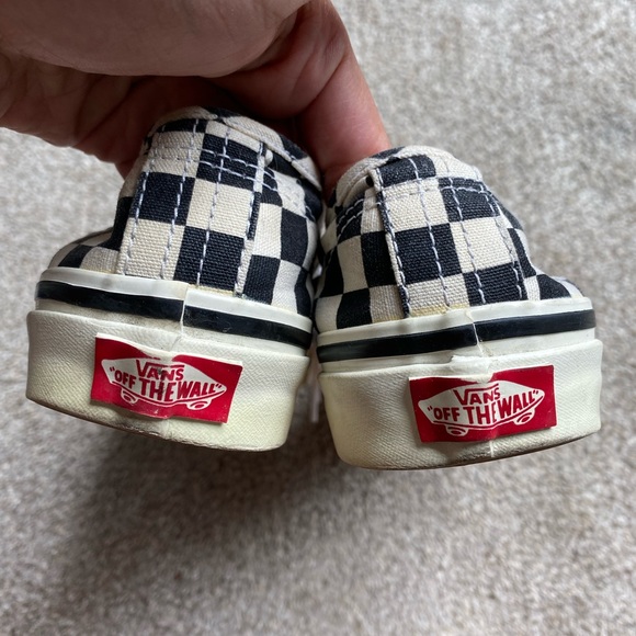 Vans - Picture 2 of 3